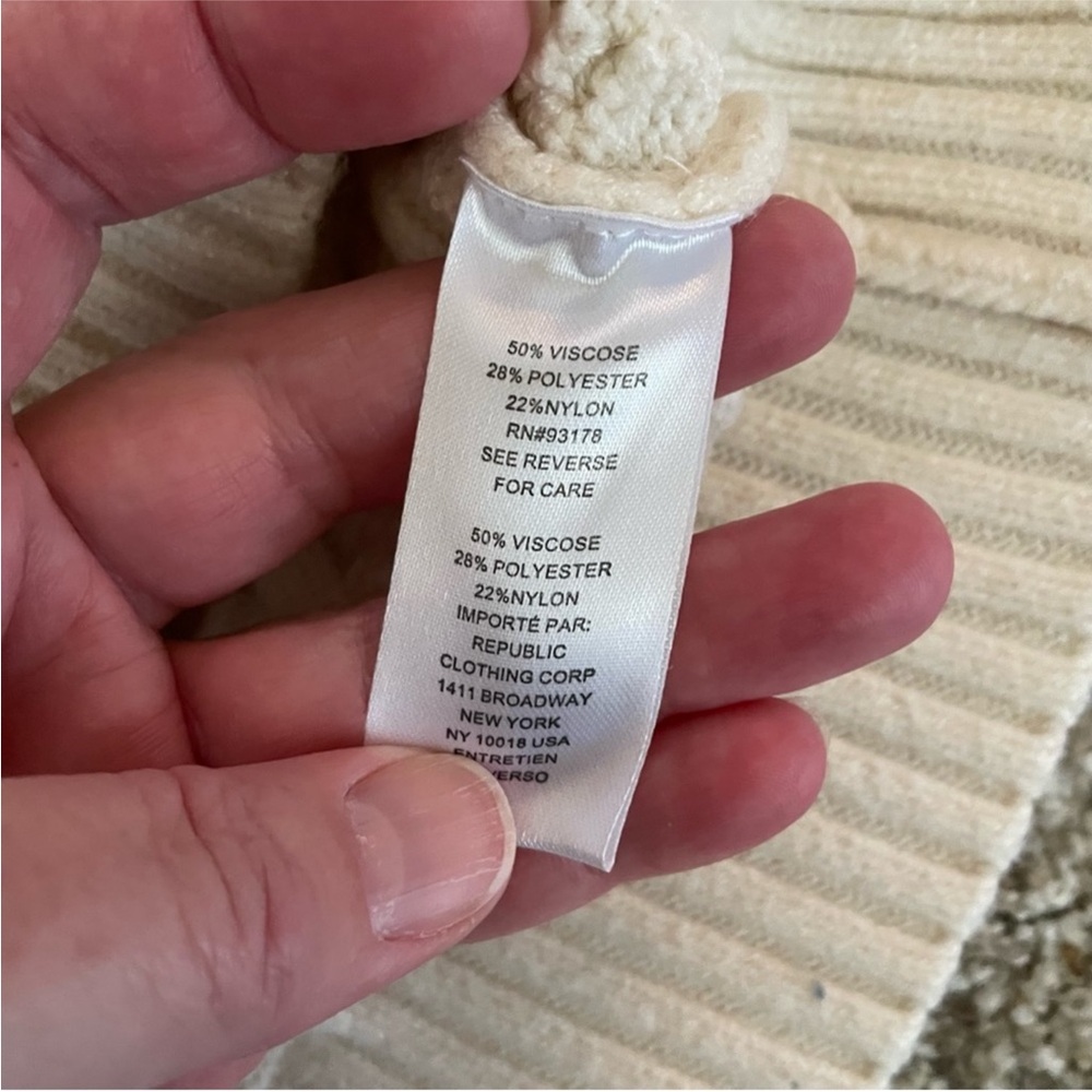 T Tahari Cable Crop Knit TurtleNeck Cream medium - Picture 9 of 9